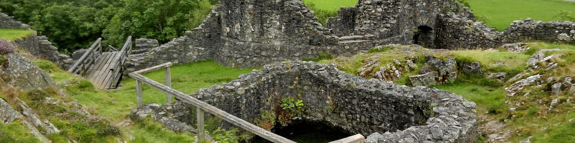Castle y Bare Llanfihangel y Pennant