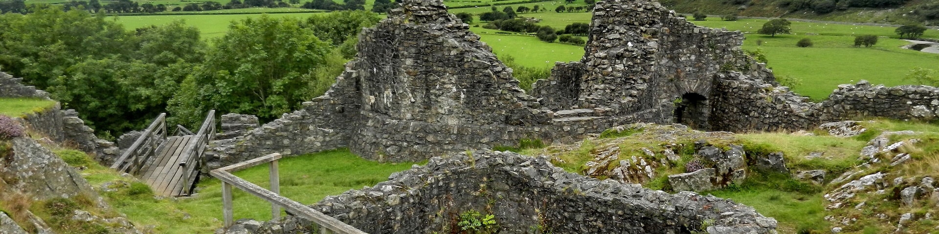 Castle y Bare Llanfihangel y Pennant