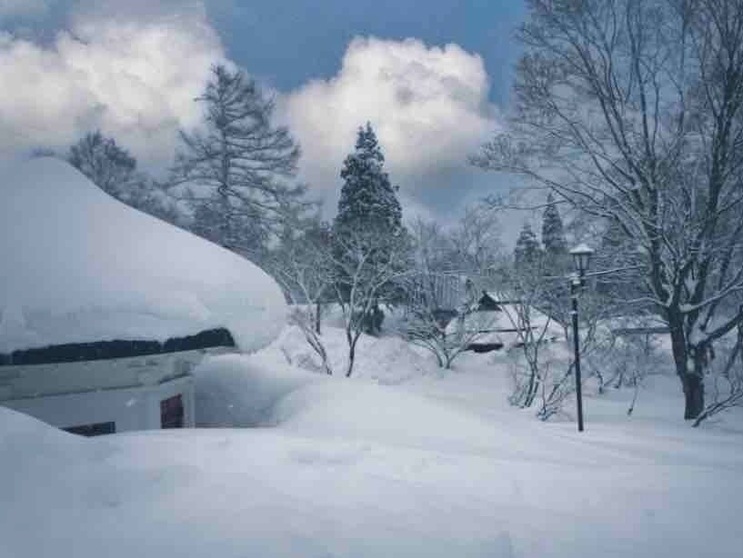 One of my favourite spots to ski in Japan. Close to Nagano with good public transport connections. Put it on your bucket list, I’ve ticked it off mine.
