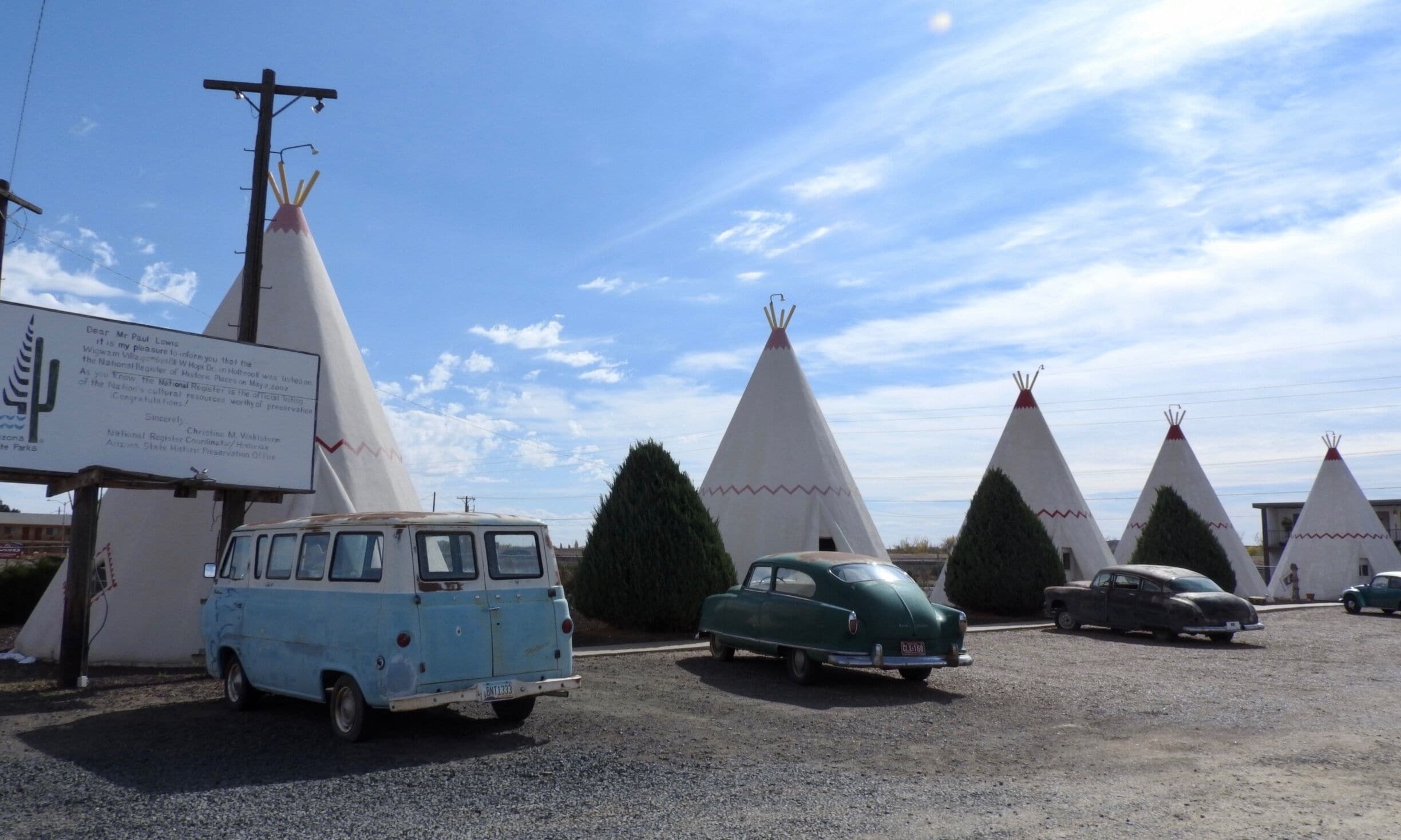 Wigwam Motel - the rooms are built in the form of tipis, mistakenly referred to as wigwams.

#LikeALocal #OnTheRoad