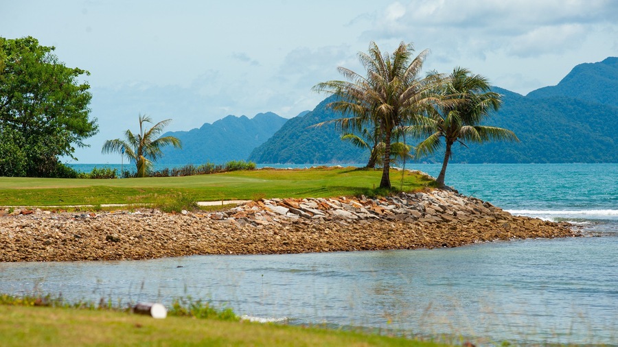 Kedah which includes general coastal views and tropical scenes