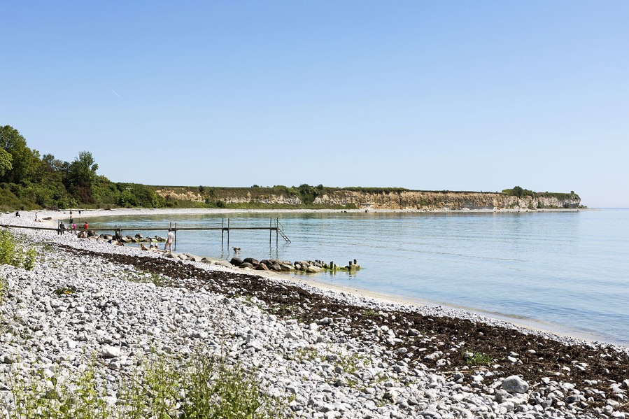On the Beach by Stevns klint, just outside the wonderfull Rødvig Kro & Badehotel.
https://www.roedvigkro.dk/restaurant/