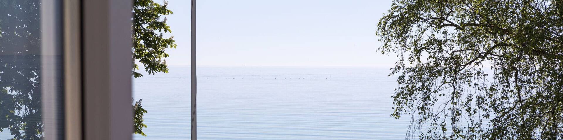 View to the Beach by Stevns klint, from a room in the wonderfull Rødvig Kro & Badehotel.
https://www.roedvigkro.dk/restaurant/