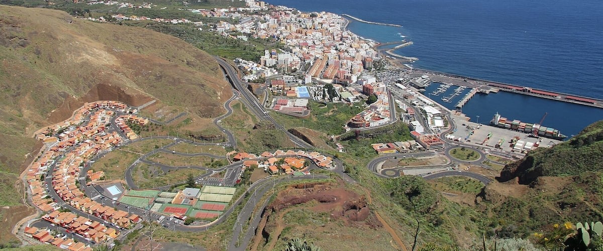 View down into Risco de La Concepción (foreground) and on Santa Cruz de La Palma from Mirador de La Concepción