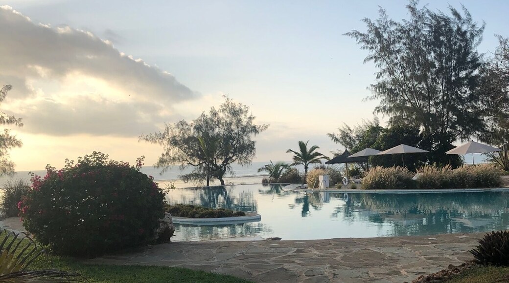 #OnTheRoad
I stayed at this beautiful boutique villa on Diani Beach(Indian Ocean)💙💙The spa is a perfect place to relax and unwind😎
There are little cute monkeys running around 😂