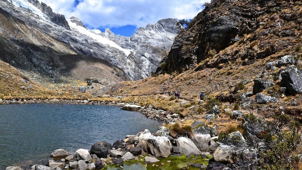 In Peru's Cordillera Blanca is a stunning 4 day trek, the Santa Cruz, which takes in rivers, lakes, mountains, glaciers, llamas and so much more. Definitely worth the effort, amazing #hiking!!