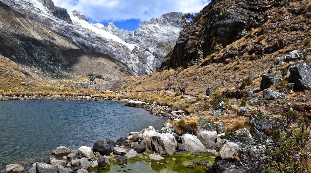In Peru's Cordillera Blanca is a stunning 4 day trek, the Santa Cruz, which takes in rivers, lakes, mountains, glaciers, llamas and so much more. Definitely worth the effort, amazing #hiking!!