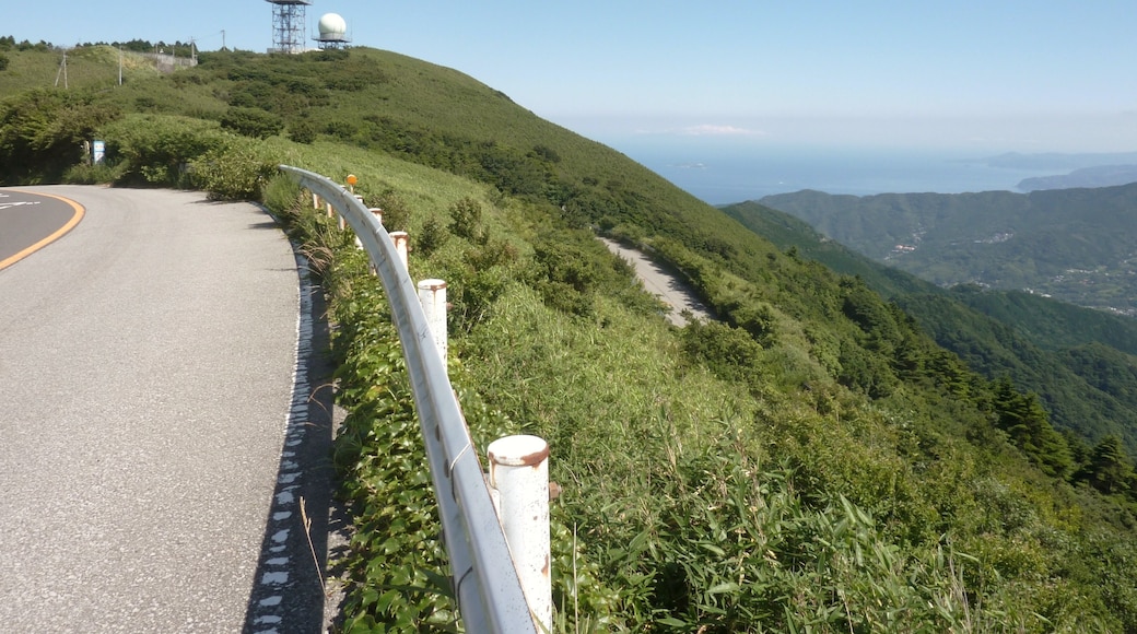 椿ラインの航空路監視レーダー局付近より相模灘を望む(神奈川県湯河原町)
