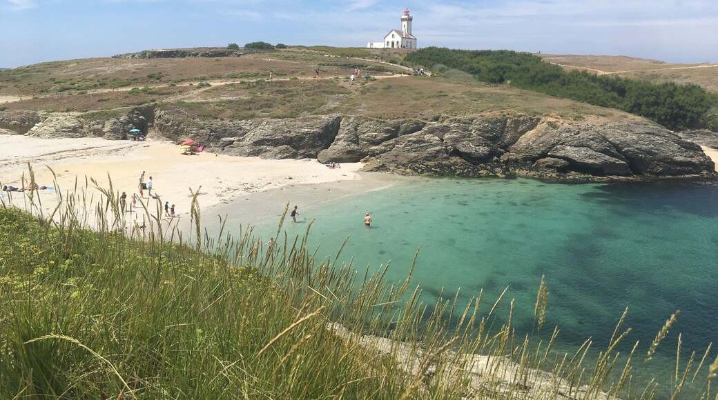 A small lighthouse next to the sea
#nature
#france
#belle-île