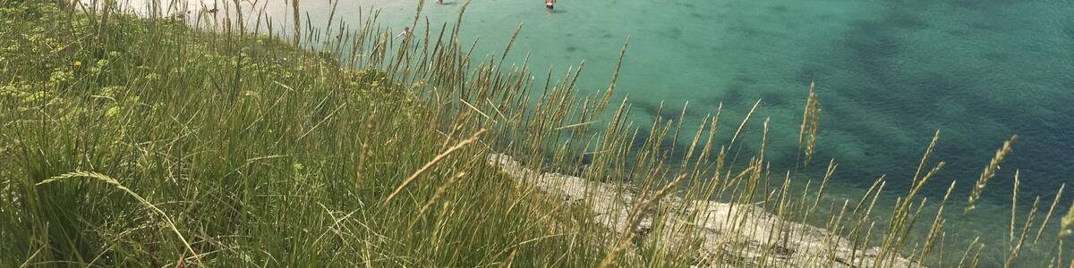 A small lighthouse next to the sea
#nature
#france
#belle-île