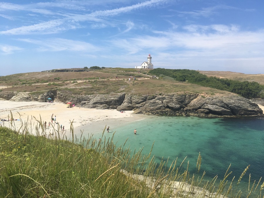 A small lighthouse next to the sea
#nature
#france
#belle-île