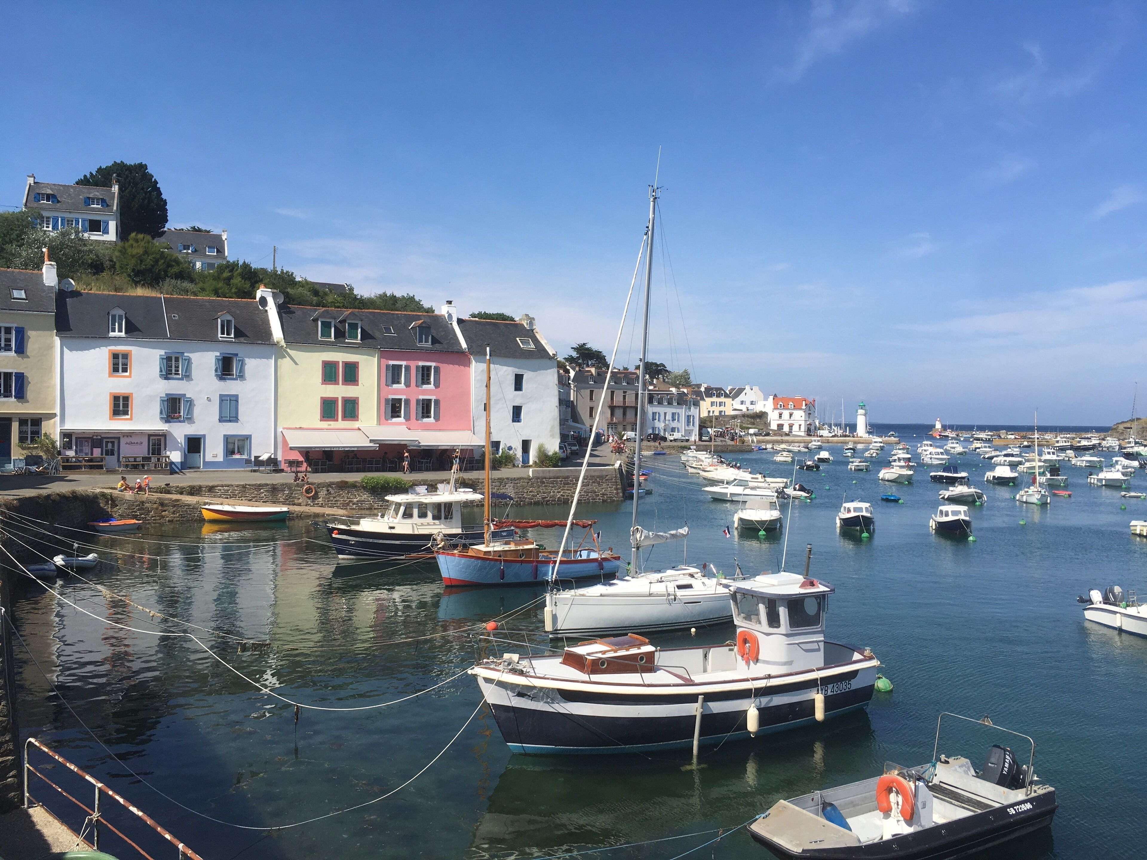 Beautiful village, just enjoy and take an ice cream and a breton crepe 
#france
#belle-île