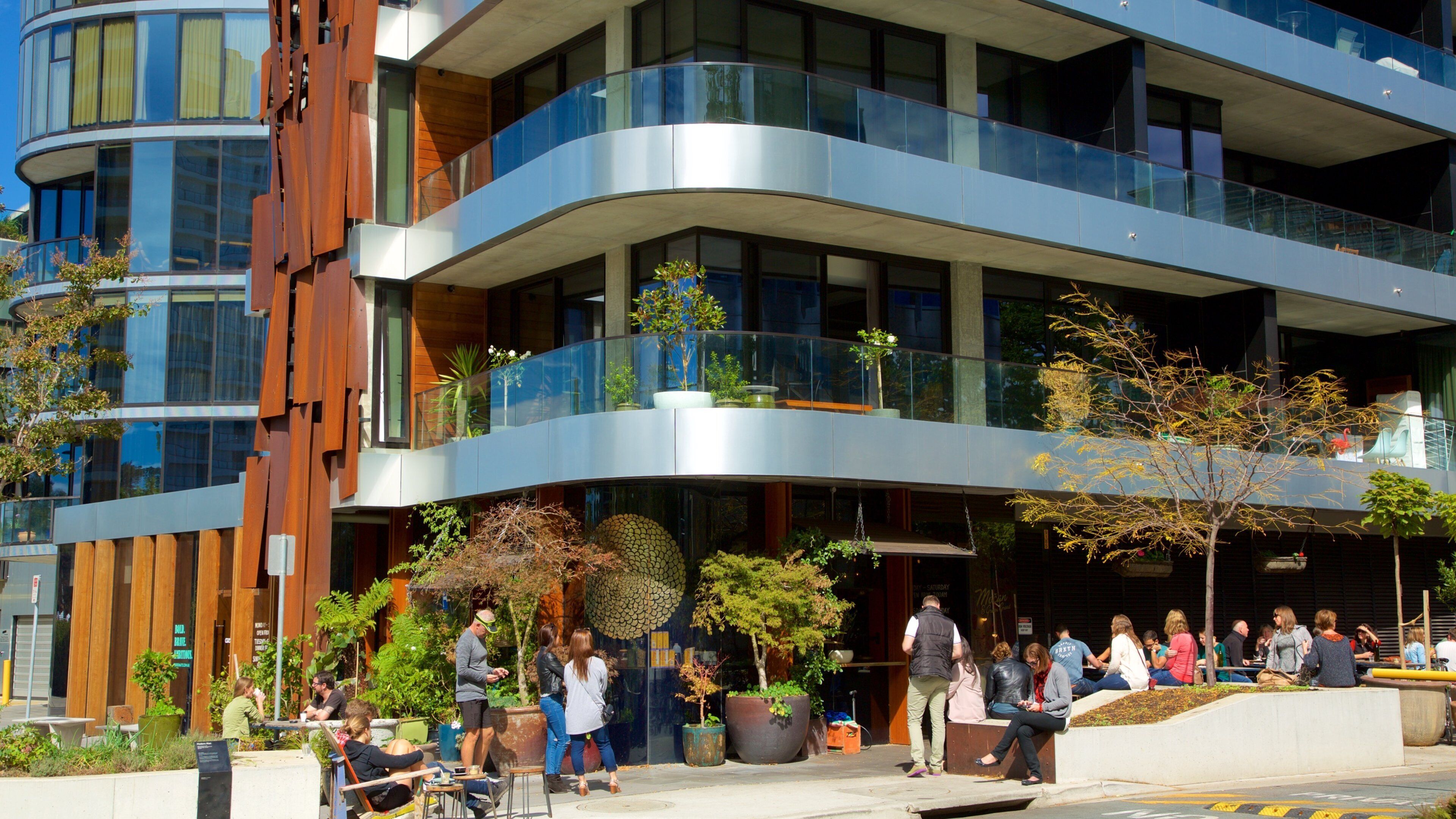 艾科騰 呈现出 咖啡廳場景 和 現代建築