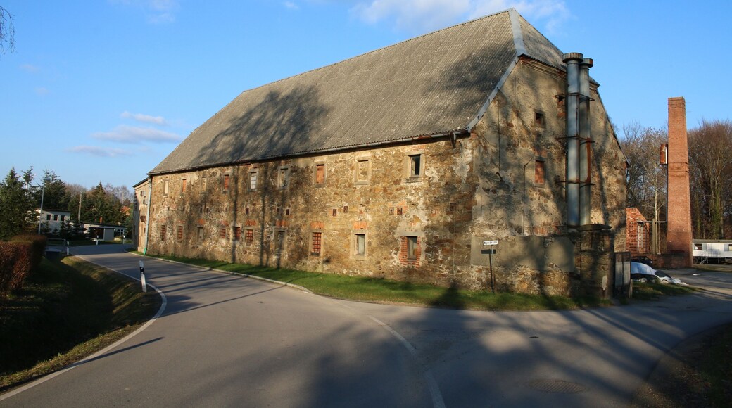 Rittergut Lautitz, Weg an der Löbau 1