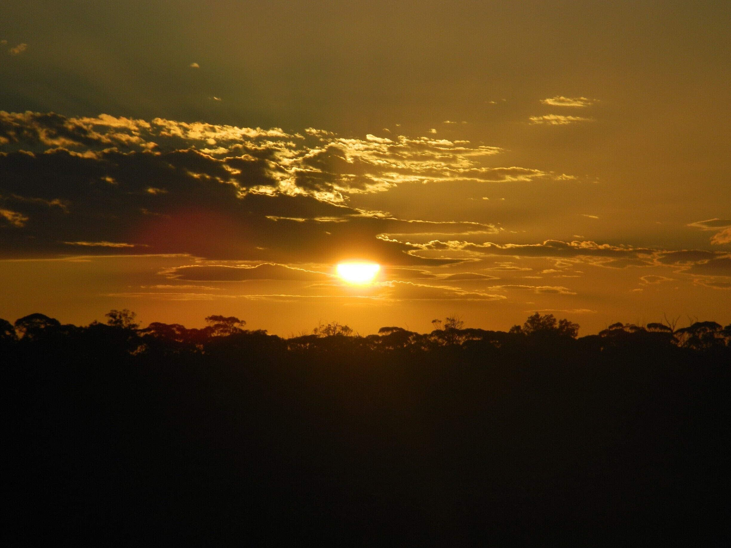 Went camping in the outback 40 clicks from Kalgoorlie and I'm very jealous of Aussies with their awesome sunsets.  The time I spent there and in Darwin area and I was always looking forward to the sunset and rise.