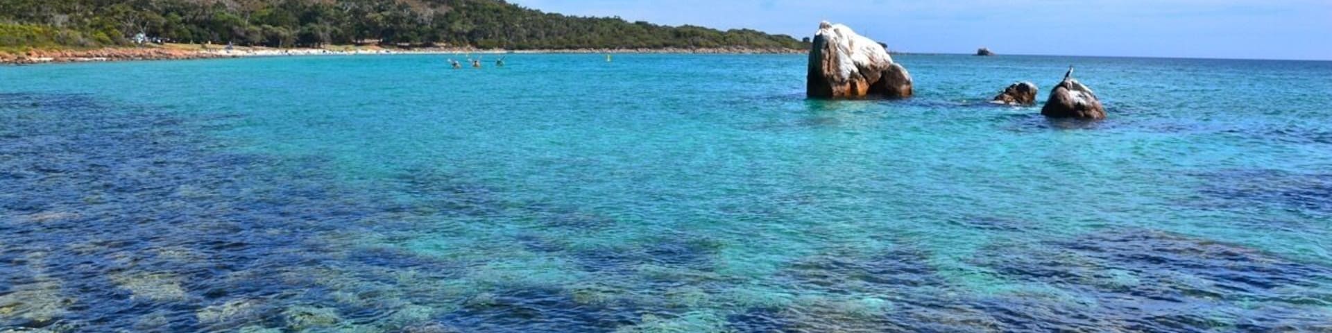 Beautiful spot to go kayaking, not to mention climbing over rocks and of course swimming! Love this place💙
#waterlust