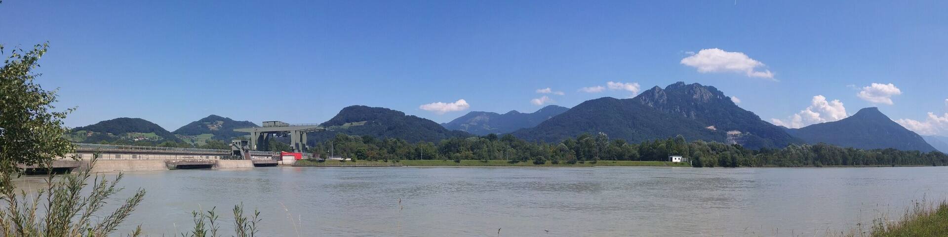 Auf Höhe Nußdorf am Inn mit Blickrichtung zum Kaisergebirge