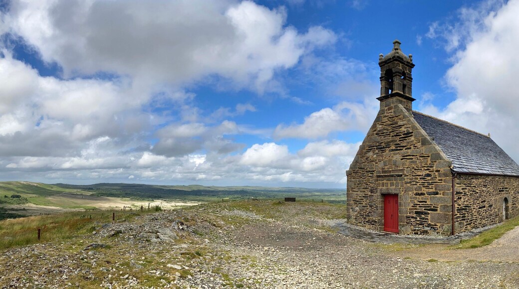 La chapelle Saint-Michel de Brasparts en 2024 dans les monts d'Arrée en Bretagne Cornouaille Finistère France