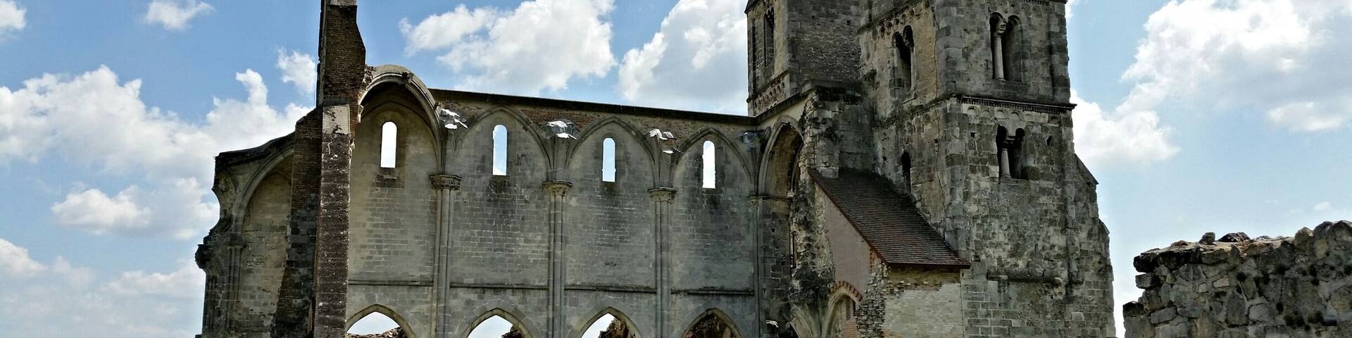 An earthquake in 1763 ruined the church of Zsámbék. It was not reconstructed after this horrific event. Settlers took the stones from the church and used them for building houses and fences. Many of the church's stones are still present in the walls of older houses.