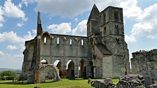 An earthquake in 1763 ruined the church of Zsámbék. It was not reconstructed after this horrific event. Settlers took the stones from the church and used them for building houses and fences. Many of the church's stones are still present in the walls of older houses.
