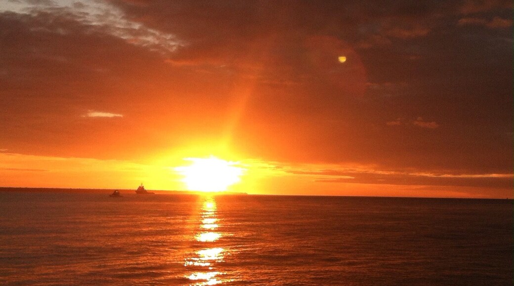 Sailing the coast of Darwin, Australia and caught this gorgeous sunset. The Northern Territory sunsets are known to be amazing.. Especially from the #beach! #goldenhour