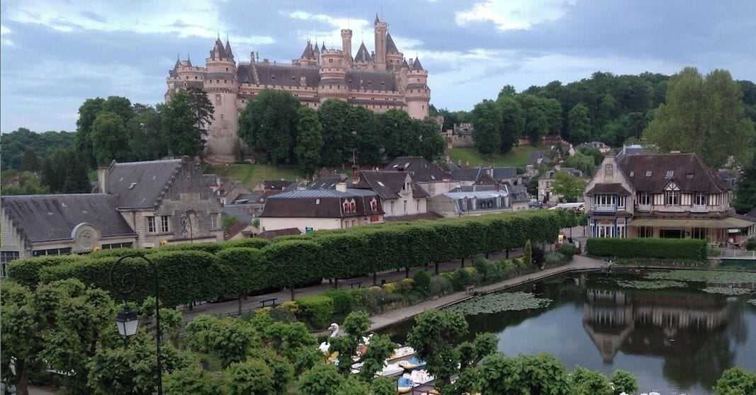 The castle can be seen from the town of Pierrefonds.
From Paris: motorway A 1, exit n° 9, then secondary road D 200 towards Compiègne and D 973
