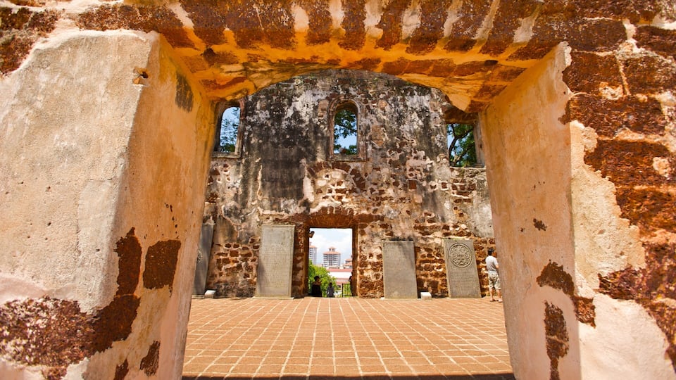 Malacca featuring heritage elements and building ruins