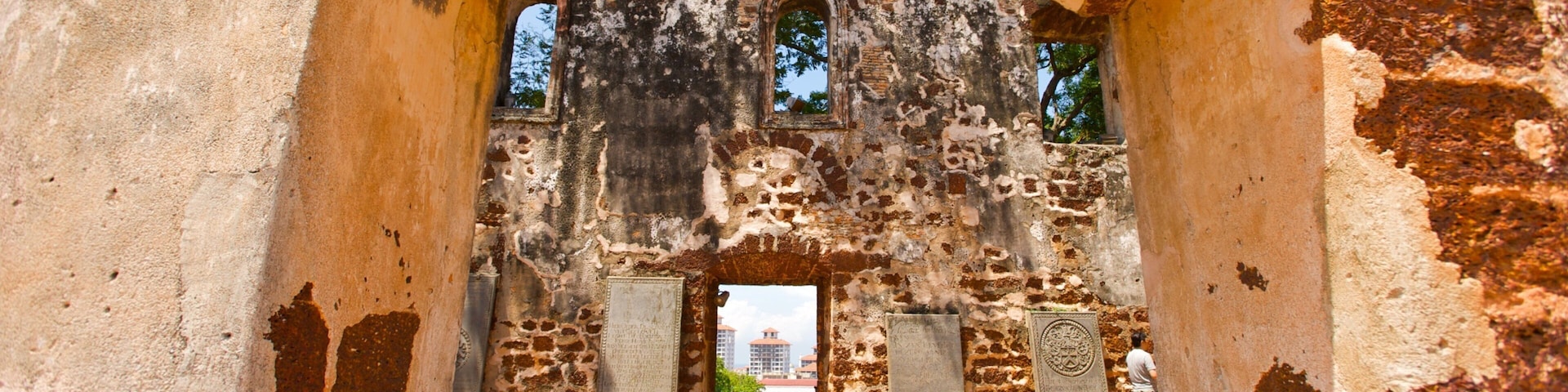 Melaka Historical City which includes a ruin and heritage elements