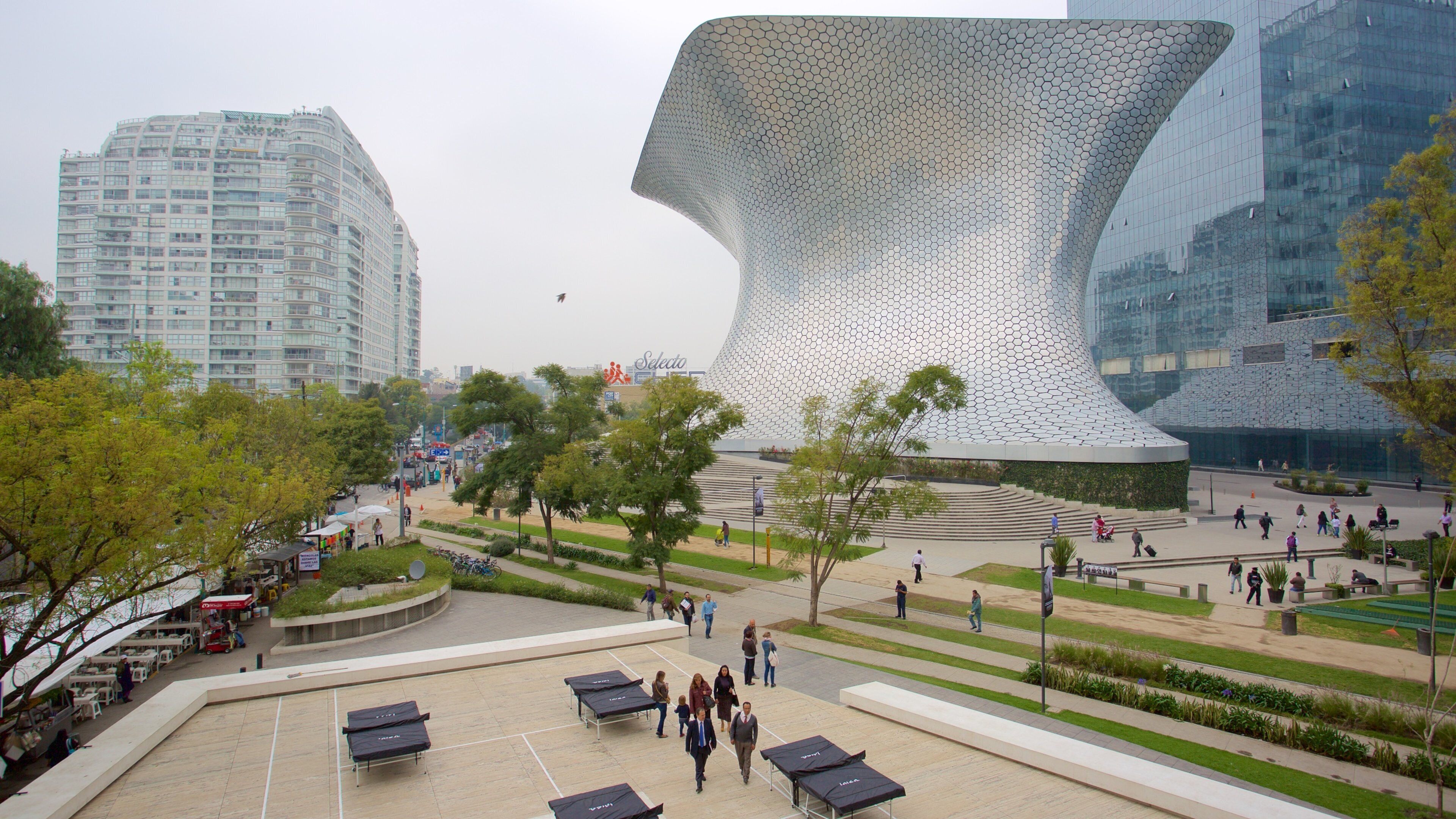 Thành phố Mexico có tính năng kiến trúc hiện đại, công viên và thành phố