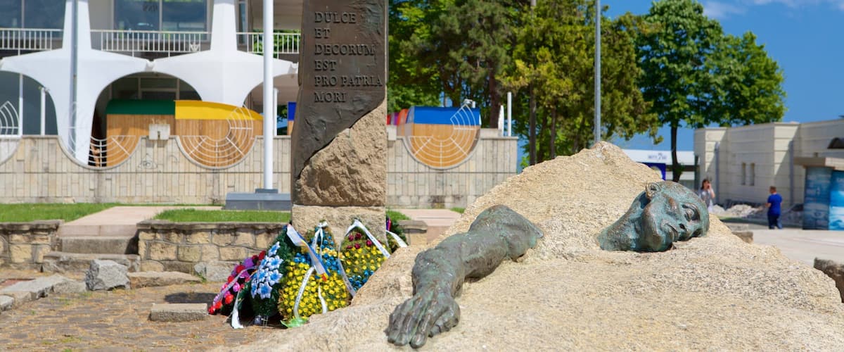 Mangalia featuring signage and a statue or sculpture