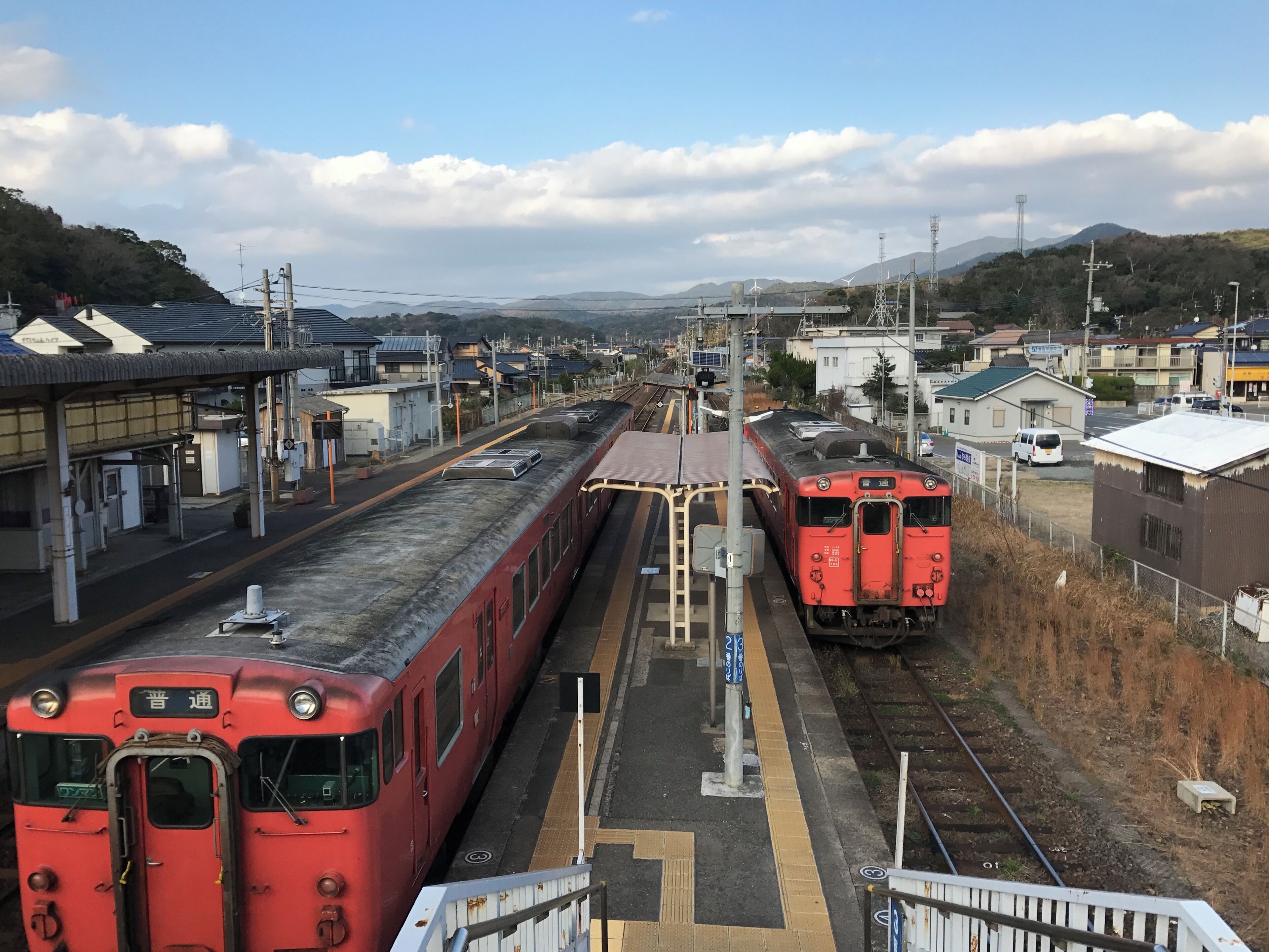 小串駅の跨線橋より湯玉方面を望む