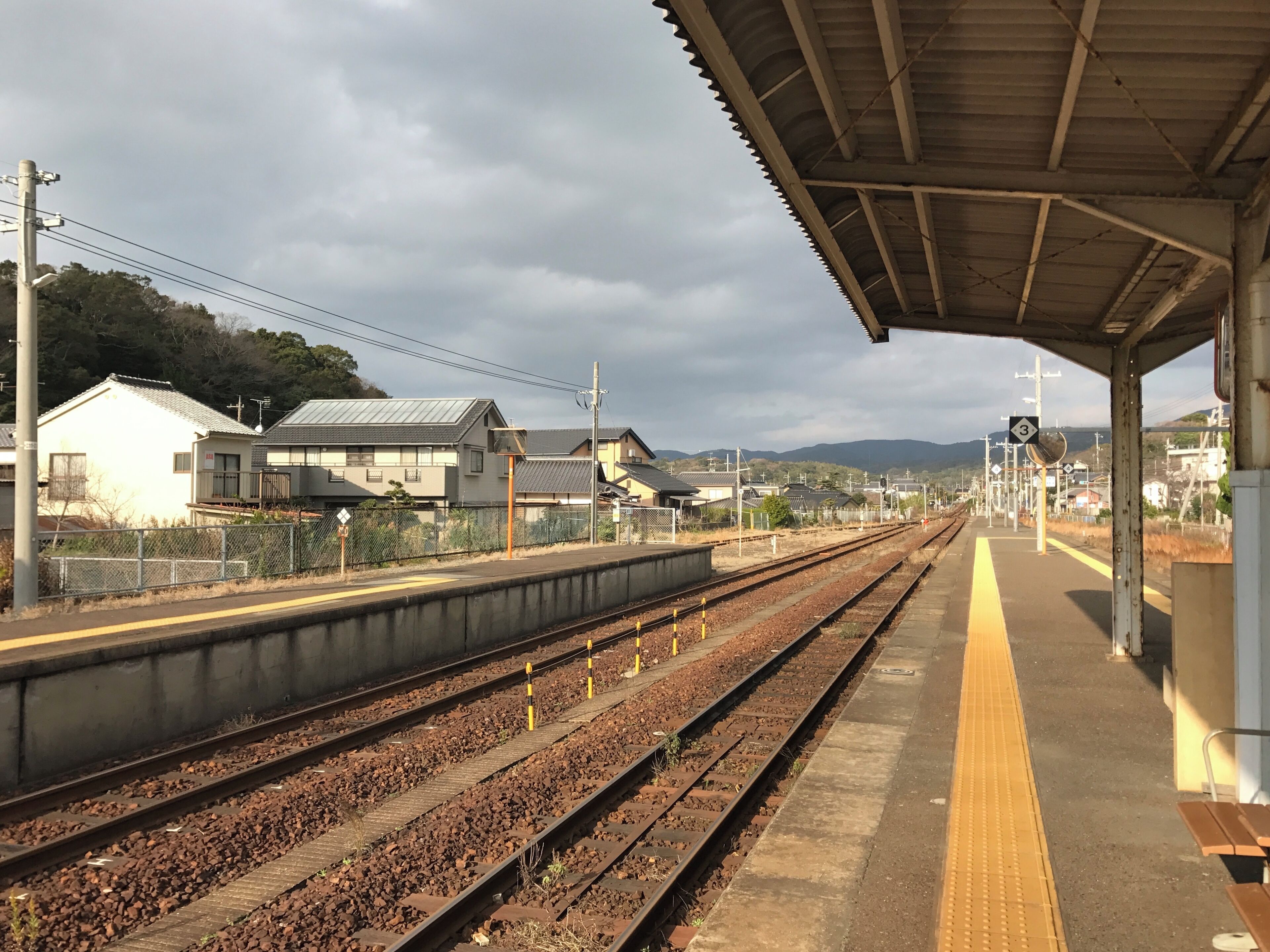 小串駅のホーム(奥は湯玉方面)