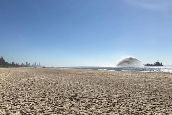 Protective spot by the rocks for cruisey beach days.. great view of surfers paradise and Broadbeach