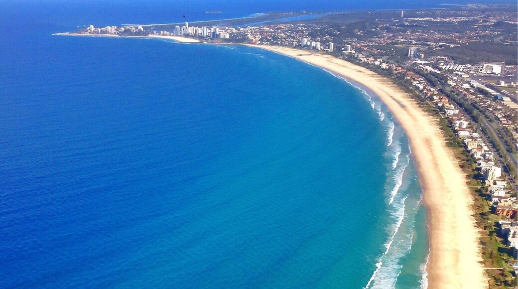 Stoked to be heading down to the Gold Coast tomorrow for a long weekend! ✈️☀️🌴
If you'd like to catch up I'll be doing an impromptu sunrise Instameet with @thejoshshaw at lifeguard tower 36 near Staghorn Ave in Surfers Paradise from 5am on Saturday morning! Look forward to seeing you there! ☀️🐠🐟🌴😀
#visitgoldcoast #visitsurfersparadise #thisisqueensland #seeaustralia