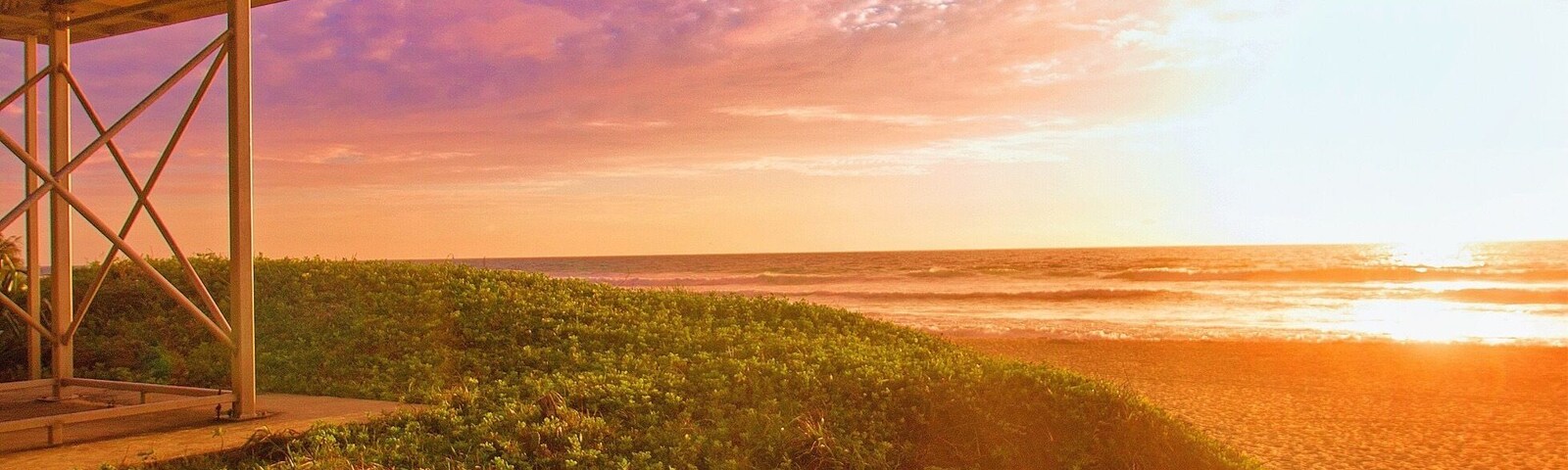 That amazing early morning light on Sunshine Beach! 🌅🌴🐠😀 
#visitnoosa #whpfirstlight #thisisqueensland #seeaustralia