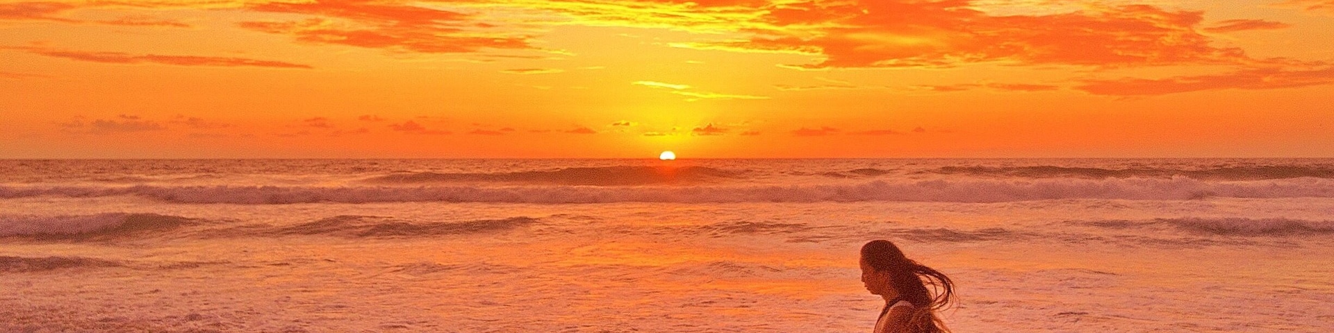 Start the week with a walk on the beach 🌅🐺
Have a great one! 🌅🐠🌴😀
#visitnoosa #visitsunshinecoast #thisisqueensland #seeaustralia