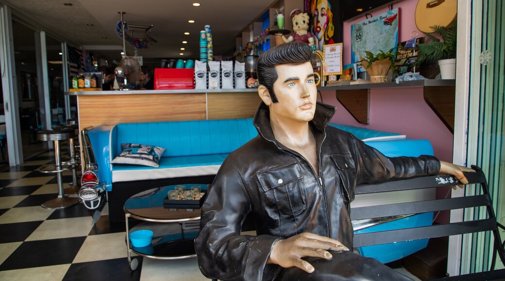 Scarness featuring cafe scenes