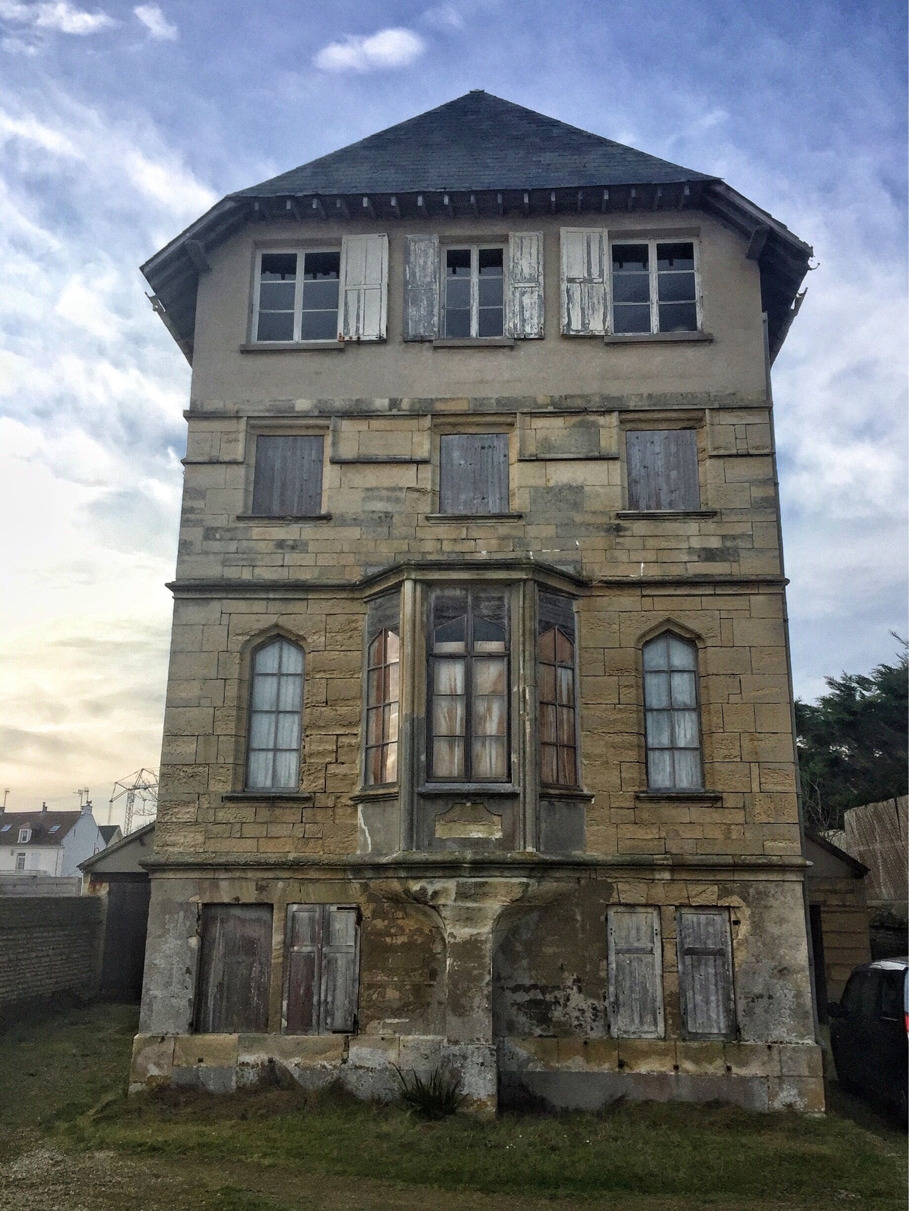 A old villa . Sea side . 
