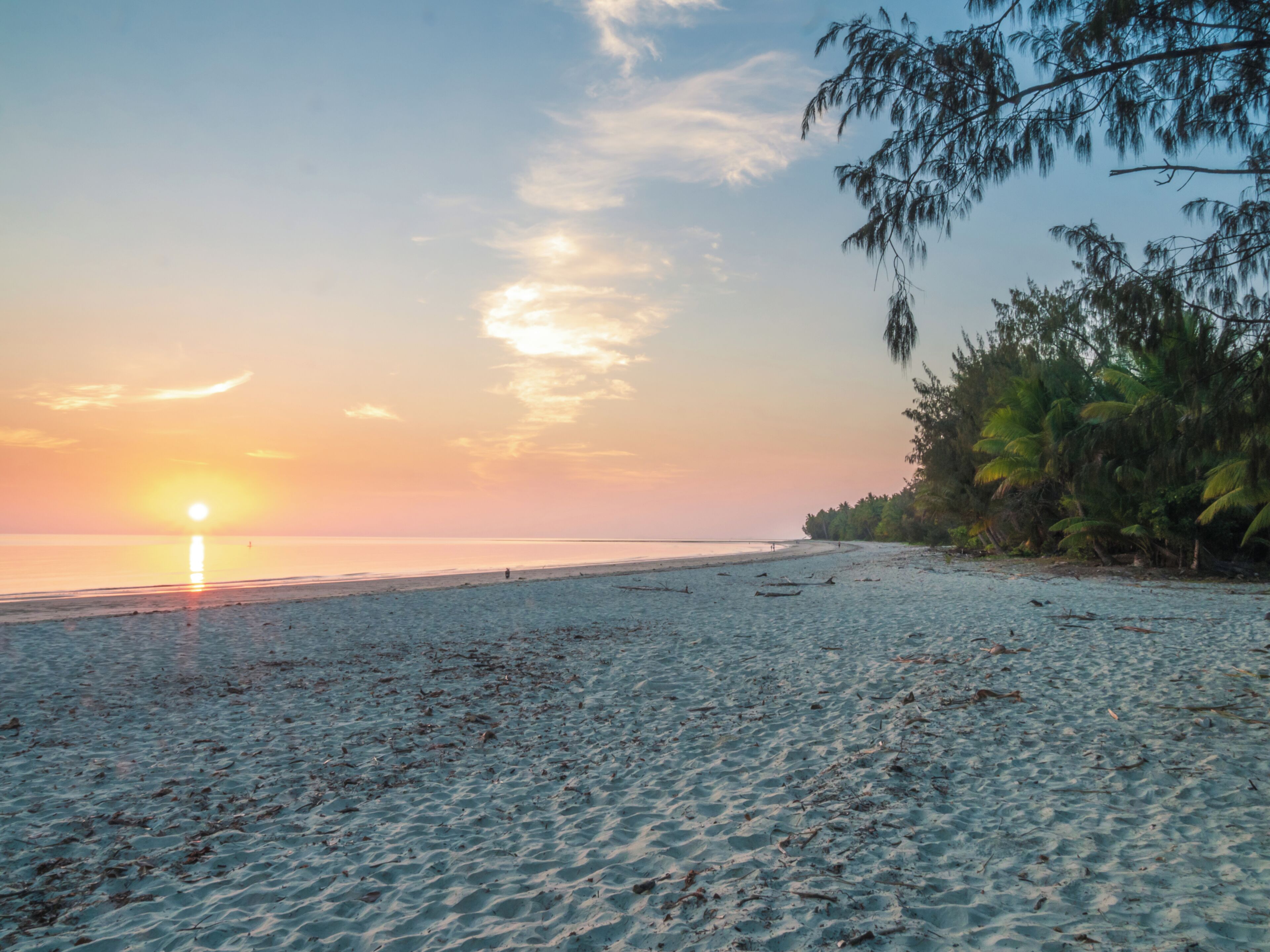 Sunrise at Four Mile Beach
#sunrise #beach