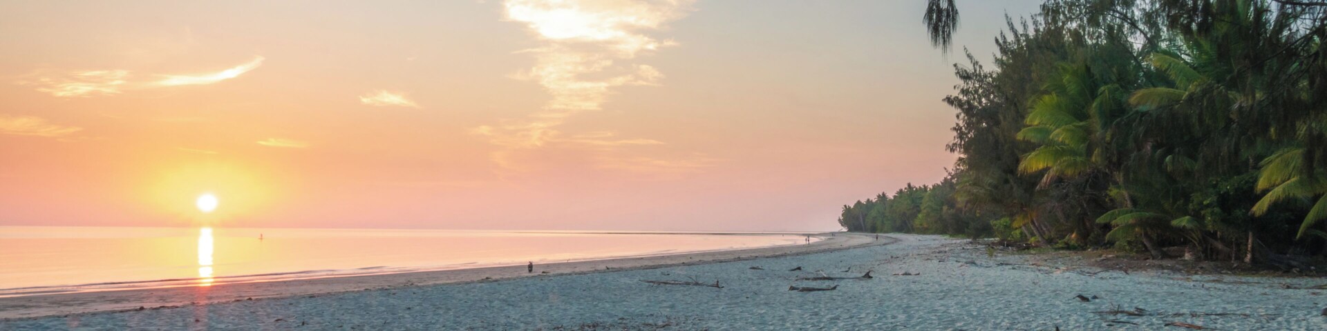 Sunrise at Four Mile Beach
#sunrise #beach