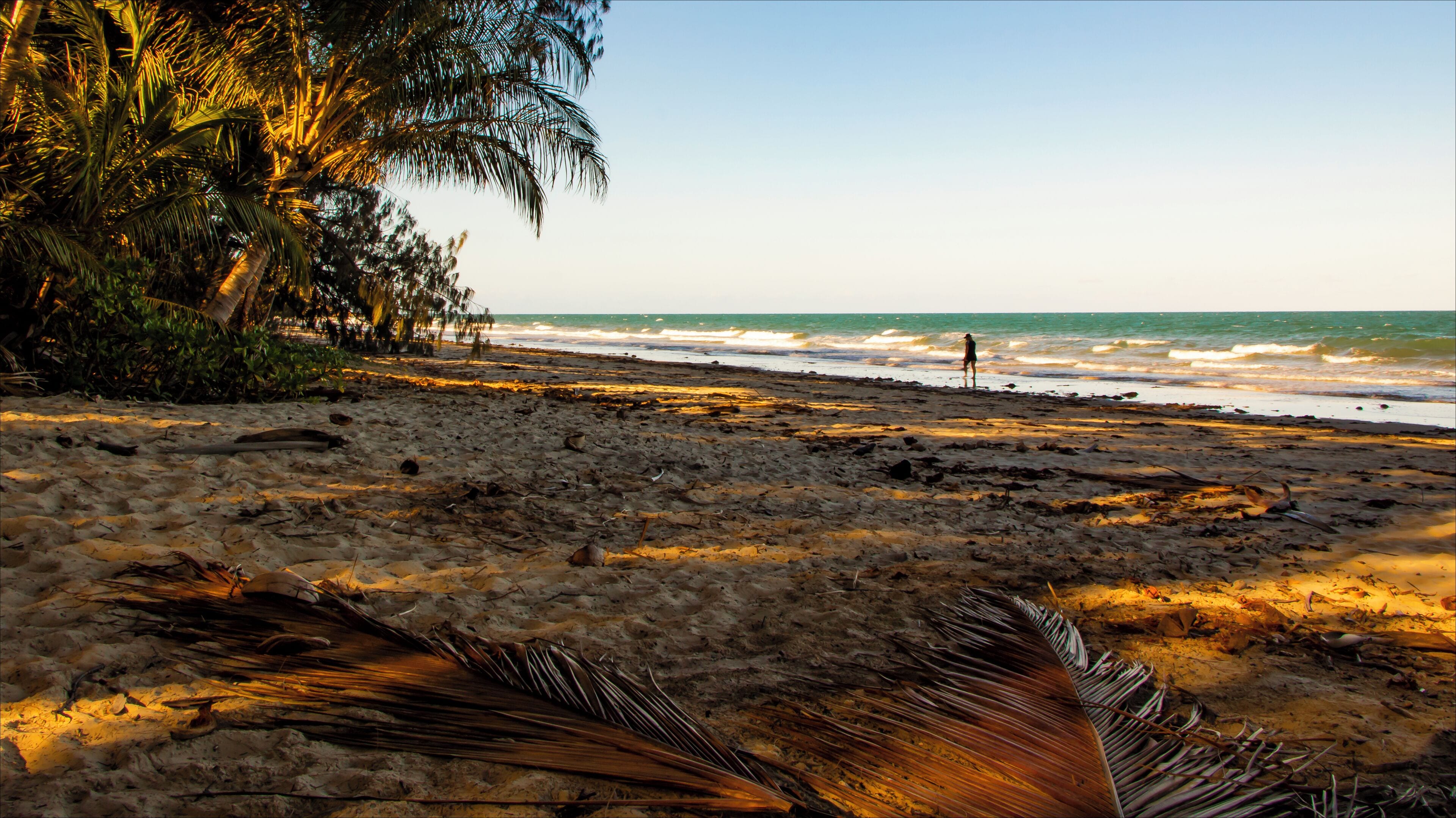Such a great place to stay and relax. The small town has that last of the hippies feel about it, very relaxed and not too commercialised. Plenty of places to eat for all tastes and pockets and exactly zero high rise developments. Loved it. 