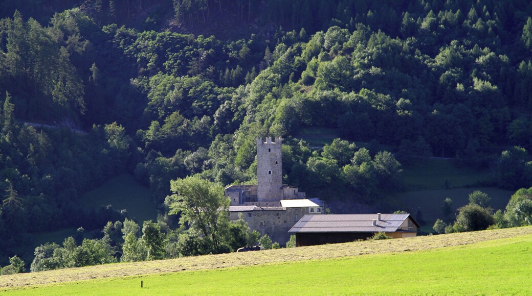 Burgusio/Burgeis: castello di Fürstenburg This media shows the cultural heritage monument with the number 15733 in South Tyrol.