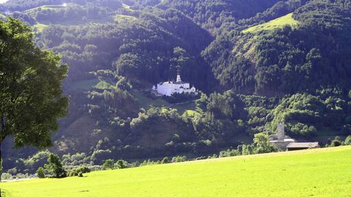 Burgusio/Burgeis: Abbazia di Monte Maria/Marienberg. In basso a destra il castello di Fürstenburg. This media shows the cultural heritage monument with the number 15806 in South Tyrol. This media shows the cultural heritage monument with the number 15733 in South Tyrol.
