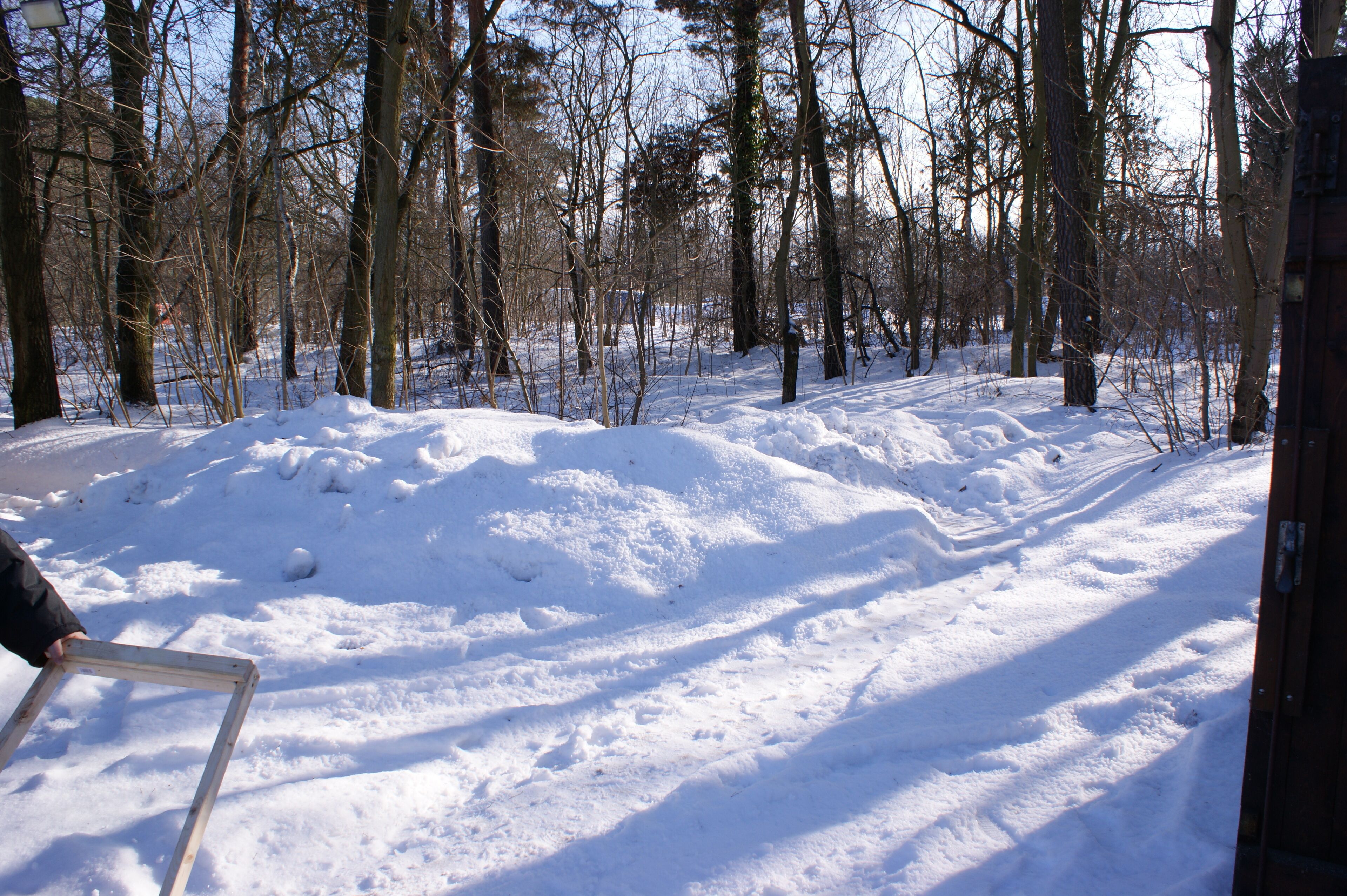 die Schneeabraumhalde geschätzte 6-8m³