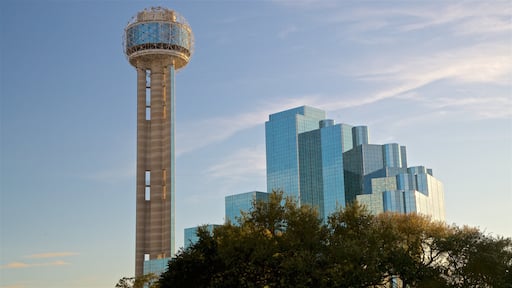 Dallas mostrando vistas de paisajes, un edificio de gran altura y una ciudad