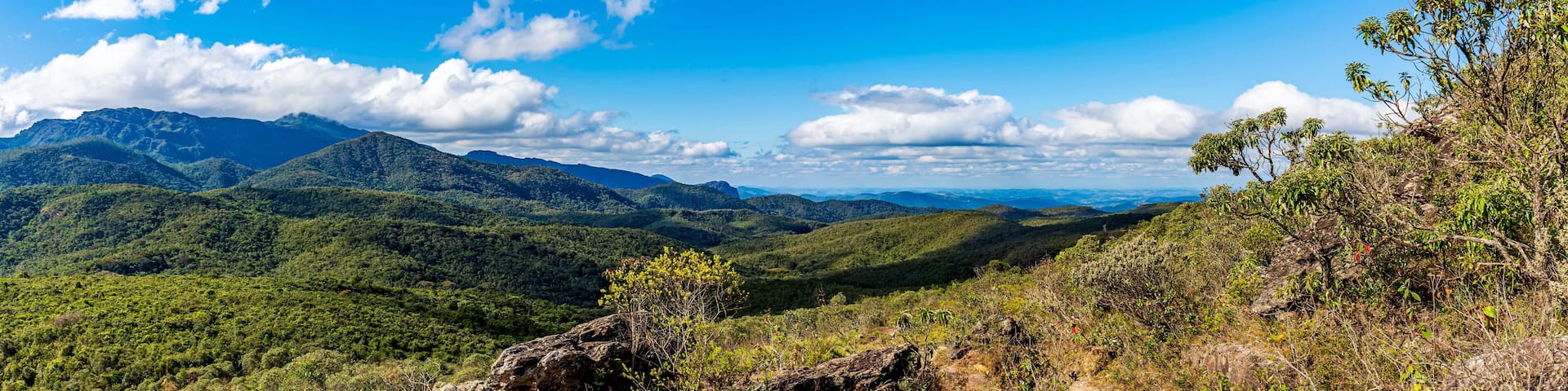 Panoramic image of the mountain ranges with their rocks and vegetation and typical forests of the state of Minas Gerais in Brazil on a sunny day
