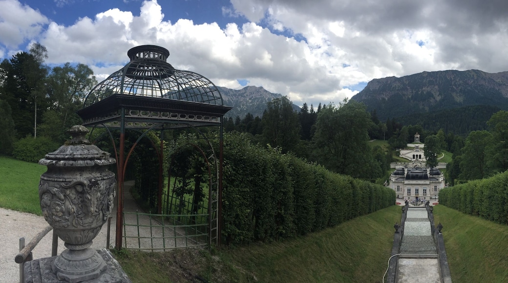 behind the Palace
#hiking
#architecture