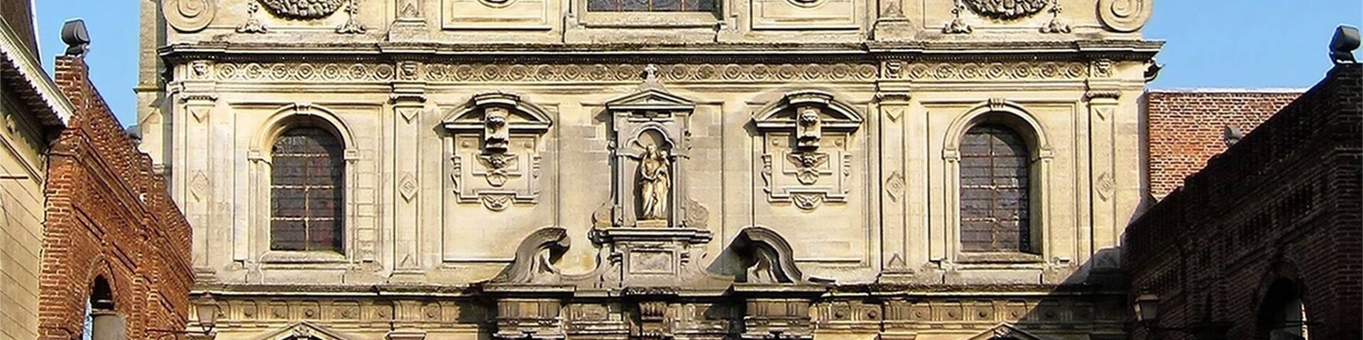 La façade de la collégiale Saint-Martin au Cateau-Cambrésis.