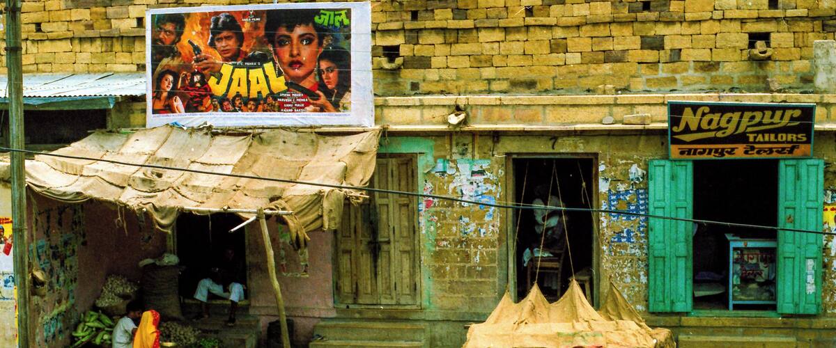 Jailsalmer, Rajasthan, India, taken in 1989. Shot on a Pentax Spotmatic and 50mm 1.4 Takumar lens. 35mm Kodak Gold 100 film.
www.benhowe.co.nz
#rajasthan #india #Jailsalmer #analog #kodak #pentaxspotmatic #film #35mmfilmphotography #travel #market