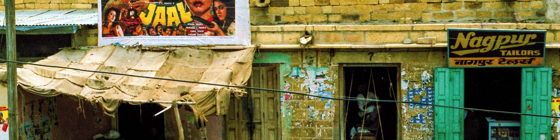Jailsalmer, Rajasthan, India, taken in 1989. Shot on a Pentax Spotmatic and 50mm 1.4 Takumar lens. 35mm Kodak Gold 100 film.
www.benhowe.co.nz
#rajasthan #india #Jailsalmer #analog #kodak #pentaxspotmatic #film #35mmfilmphotography #travel #market